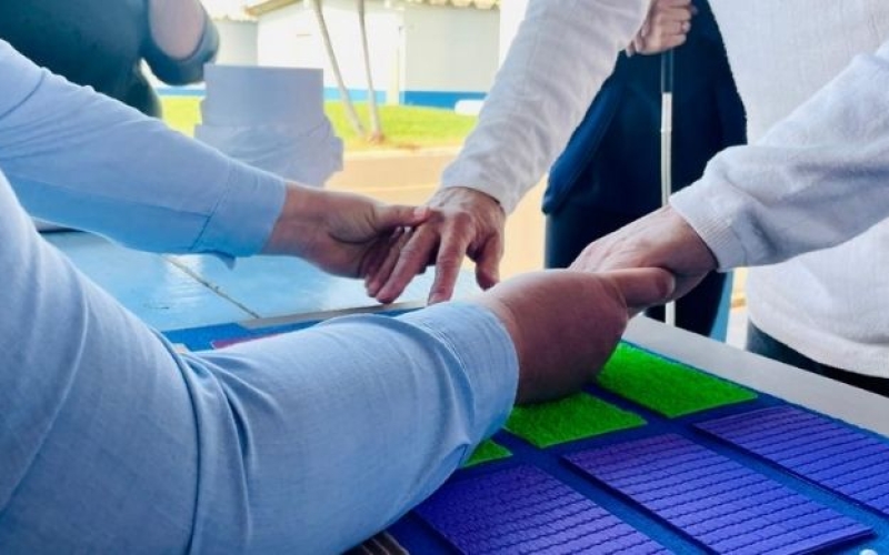 Projeto leva educação ambiental a pessoas com deficiência e idosos, com experiências sensoriais