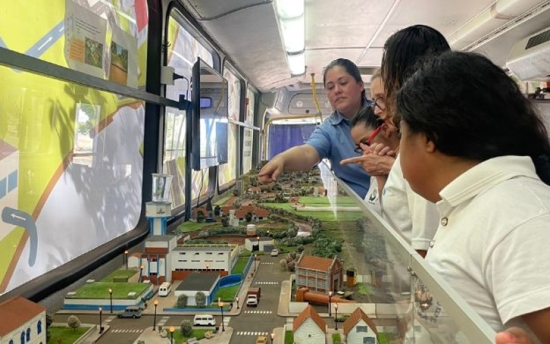 SAMAE leva mundo do saneamento até a APAE e encanta alunos com educação ambiental